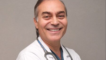 Dr. Mustafa Karakan ağrı tedavisinde birçok tekniği bir arada kullanan nadir hekimlerden biridir.