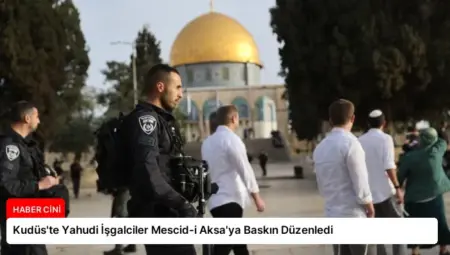 Kudüs’te Yahudi İşgalciler Mescid-i Aksa’ya Baskın Düzenledi