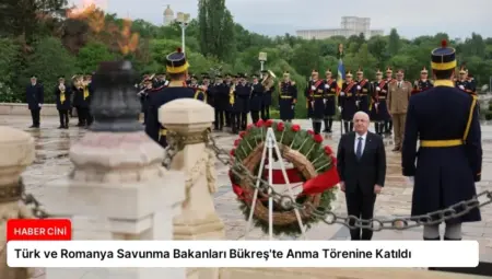 Türk ve Romanya Savunma Bakanları Bükreş’te Anma Törenine Katıldı