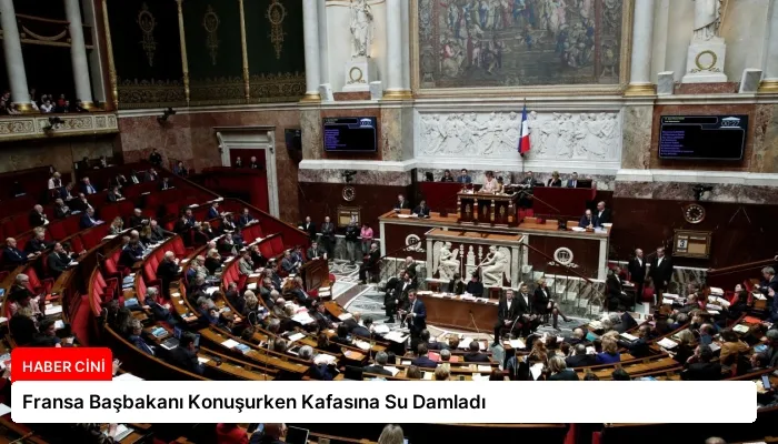 Fransa Başbakanı Konuşurken Kafasına Su Damladı